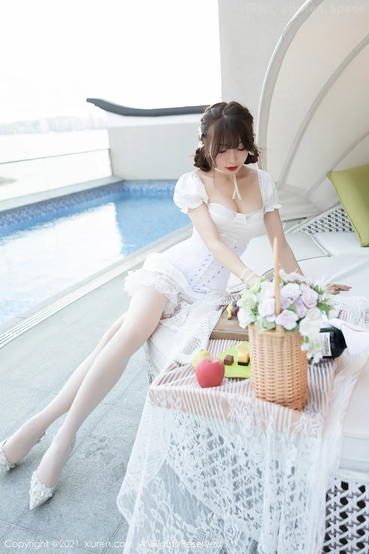 图片[3]-[XiuRen秀人网]VOL.3998 女神芝芝Booty深圳旅拍泳池边白色薄纱服饰配开档肉丝诱惑写真62P-秀人网官方网站